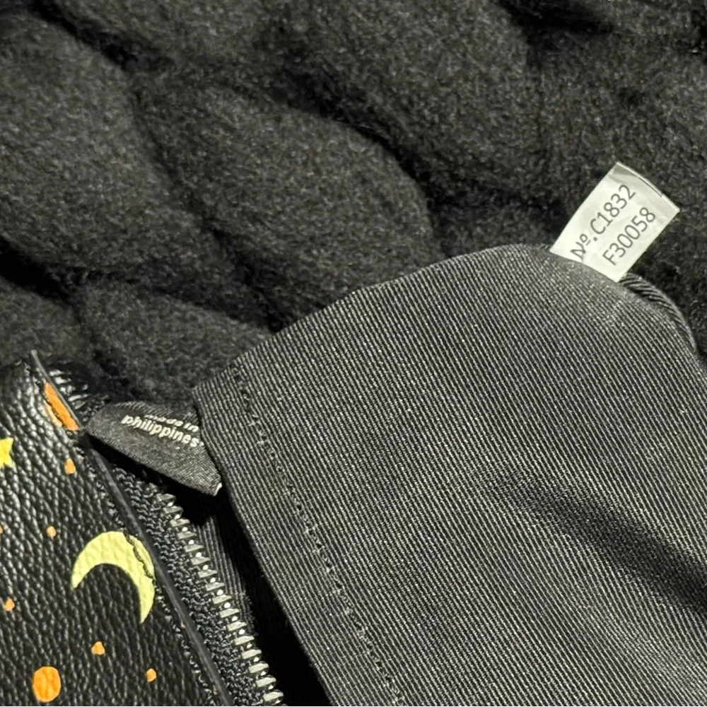 Coach Space Galaxy Wristlet F30060 Planets Stars & Moons Leather - Picture 9 of 10